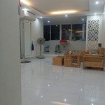 Bán căn hộ nguyên căn dt sổ 54m2, sử dụng thực tế 80m2 ,tt nghĩa tân, nhà đẹp. giá 3,1 tỷ