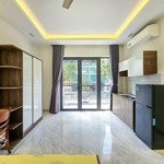 Thuê phòng 40m2 ban công lớn ngay ngô tất tố gần cầu thị nghè lh: 0974735831