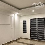 Cho thuê biệt thự khuất duy tiến 120m2 x4t giá 33tr/th