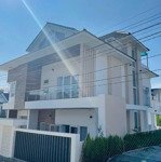 Villa nam hồ 200m2 hoàn công chỉ 11ty