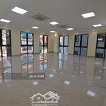 Cho thuê nhà trần đăng ninhdiện tích70m2x 7 tầngthiết kế thông sàn thang máy cuối đầy đủ điều hòa giá bán 60 triệu