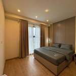 Chính chủ bán cc luxury park views, dt 70m2, 2pn 2wc, full nội thất, view công viên cg, giá 4tỷ5