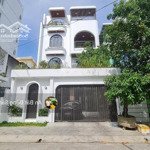 Bán villa (ngang 8,2m) có hồ bơi, thang máy trung tâm tp nha trang sầm uất - giá 25,5 tỷ quá tốt ạ