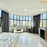 Phòng luxury full nội thất + 35m2 + nvs siêu thoáng + view landmark 81 nằm ngắm pháo hoa