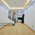 Bán nhà ngõ 63 cổ linh, thạch bàn 32m2 4 tầng oto gần nhà, ngay gần hồ điều hòa. lh 0965858116