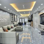 Bán nhà 1t2l 120m2 full nội thất mặt tiền đường ql13 giá chỉ 9 tỷ