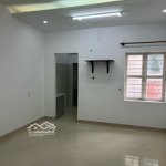 Cho thuê căn hộ nguyên căn 75 m2, đường chiêu anh các, gần chợ hoà bình