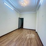 Bán nhà võ chí công - 30m2 - 5 tầng - ngõ thông