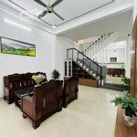 định cư bán nhà đang cho thuê 28 triệu, 63m2. nguyễn văn cừ, cầu kho, quận 1. lh 0765369477