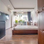 Studio ban công - tách bếp gần cầu lê văn sỹ - công trường dân chủ