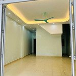 Cho thuê nhà nguyễn huy tưởng, 72m2 5 tầng, thang máy, điều hòa, ô tô tránh nhau