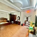 Nhà cho thuê phố nguyễn văn cừ ngõ ô tô đỗ gần 50m2-5tầng-3ngủ- 12 triệu full nội thất