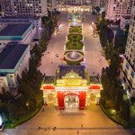 Chuyển nhượng căn hộ 3 phòng ngủ125m2 tầng cao, toà r2b royal city, full nội thất giá bán 8.3 tỷ bao sang tên