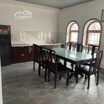 Cho thuê căn hộ duplex 2 tầng nội thất mới đẹp, sân vườn như penhouse