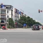 Cho thuê nhà đẹp nhất mặt phố trịnh văn bô 100m2 x 5 tầngthông sàn, nhà 2 mặt trước và sau rộng rãi