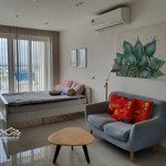 Cần cho thuê gấp căn hộ sky center tân bình dt 37m2 nhà đẹp giá 9 triệu. lh 0932 132 439 gặp hiển