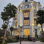 Biệt thự 220 m2, mặt tiền 12m, đường ô tô tránh, vỉa hè rộng. full nội thất hiện đại sang trọng.