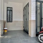 Nhà mới đẹphẽm xe hơibùi đình túy 5,m 1 trệt 2 lầu 4 phòng ngủ 3 vệ sinh giá bán 18 triệu