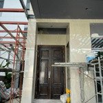 Giá siêu rẻ căn nhà phố đã bàn giao nhà diện tích 220m2 ( 38 triệu/m2), vị trí cực đẹp, nhận nhà ngay