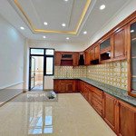 Chính chủ - bán nhà mới 4 lầu - diện tích: 84m2 (4x21), sổ riêng, hổ trợ bank, đs 10 hbp - gần chợ đầu mối