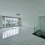 Cho thuê văn phòng sala 85m2 27 triệu bao gồm phí ql và nước sinh hoạt, xe máy 0931490506