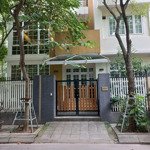 Cho thuê btlk khu đô thị yên hòa - ngõ 12 trần kim xuyến đi vào, dtsd 80m2 * 4 tầng + hầm. giá bán 32 triệu