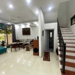 Cho thuê căn biệt thự liền kề 90m, full đồ, view công viên 15 triệu/tháng bao phí,vinhomes gia lâm.