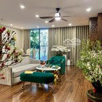 Chính chủ gửi bán căn hộ 3 phòng ngủtầng trung, view hồ nhà full nội thất chỉ hơn 6,8 tỷ. xem nhà 24/7