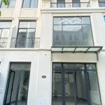 Cho thuê nhà phố 84m2 manhattan vinhomes grand park hoàn thiện cơ bản, có thang máy 25 triệu