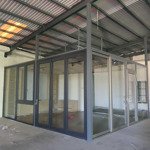 Cho thuê kho phù hợp làm showroom buôn bán máy móc thiết bị công nghiệpdiện tích900m2