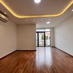 Cho thuê nhà phố kdc himlam q7 vị trí đẹp, tk chuẩn vp, có tm giá: 55 triệu lh: 0908935765