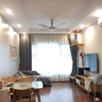 Chủ nhà cần bán gấp giảm ngay 50 tr căn 2 phòng ngủ 70m2, hướng nam , view hồ liên hệ:0977986243