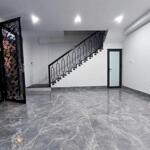 Nhà phố thạch bàn, ô tô đỗ cổng. dt: 30m2, giá 5.5 tỷ.