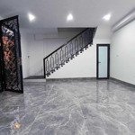 Nhà phố thạch bàn, ô tô đỗ cổng. dt: 30m2, giá 5.5 tỷ. vô vàn tiện ích