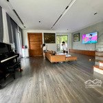 Chính chủ gửi bán căn song lập dẻ quạt hoa sữa view vườn hoa đẹp nhất dự án vinhomes riverside