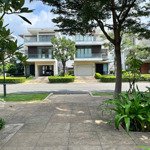 Bán biệt thự lucasta villa, giá tốt nhất. liên hệ 0909121556