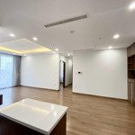 Chính chủ bán căn góc 3 ngủ rộng 127m2 bán tại cc hoà bình green city chỉ 7.x tỷ lh: 0362483432