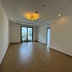 Cho thuê 3 phòng ngủ- 110m2 góc không đồ, có slot ô tô, giá bán 20 triệu, vào luôn. liên hệ: 0813489555