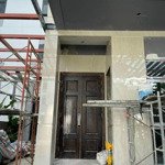 Giá siêu rẻ căn nhà phố đã bàn giao nhà diện tích 220m2 ( 38 triệu/m2), vị trí cực đẹp, nhận nhà ngay