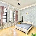 Cho thuê studio 25m2 cửa sổ thoáng ngay đh văn hiến đbp, ngã bảy lý thái tổ q10 decor như homestay