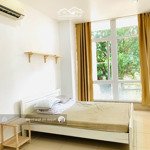 Căn hộ 2pn 60m2 , ban công gần chợ bà chiểu , hàng xanh , ngã tư phú nhuận giá tốt cho 4 người ở