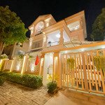 Cực phẩm. cho thuê villa khu cảnh đồi , nam long - phú mỹ hưng - q7.nhà đẹp