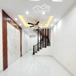 Bán nhà phố trạm, mới kính koong, 40m2, chỉ nhỉnh 6 tỷ