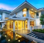 Chính chủ cần bán gấp căn villa biển full nội thất sát biển khai thác 1,2 tỷ/năm - sổ hồng lâu dài