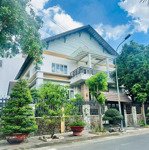 Villa thảo điền đầy đủ nội thất - hầm 2 lầu, căn góc giá 62 triệu/th