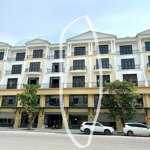 Cho thuê shophouse mặt đường to 30m, hoàn thiện mặt ngoài 5 tầng