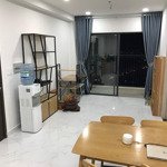 Cho thuê căn hộ 2 phòng ngủ gần đầy đủ nội thất tầng cao view vincom thoáng mát, giá 5tr5/ tháng