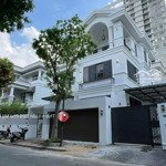 Cho thuê villa đơn lập phú mỹ hưng. nhà mới full nội thất hiện đại. gần trường học quốc tế. em luân