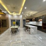 Cho thuê nhà hẻm xh đường võ thị sáu, q1, dtsd trên 250m2, đối diện cv lê văn tám