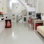 Nhà nguyên căn - 1 trệt 1 lầu, 2pn 2vs - đầy đủ nội thất - đường nguyễn văn cừ quận 1